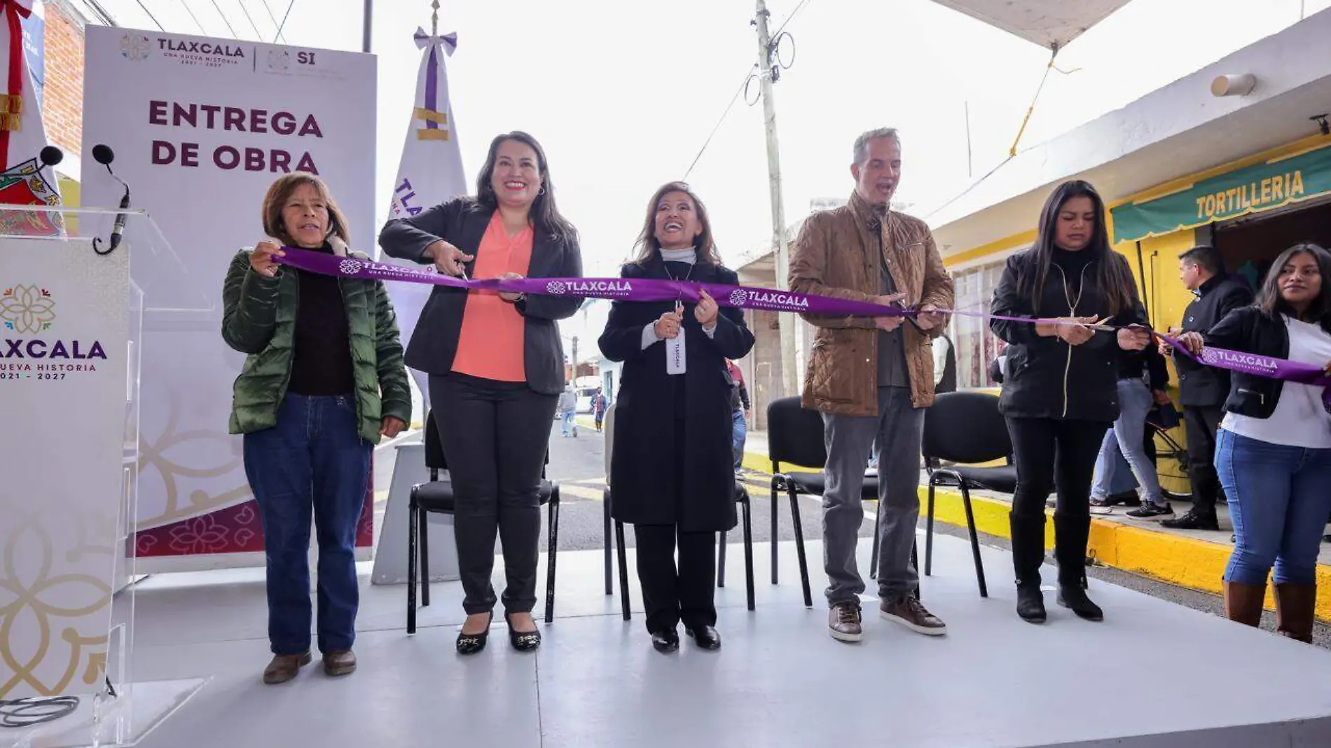 Lorena Cuéllar entrega acciones de vivienda en Chuautempan (3)